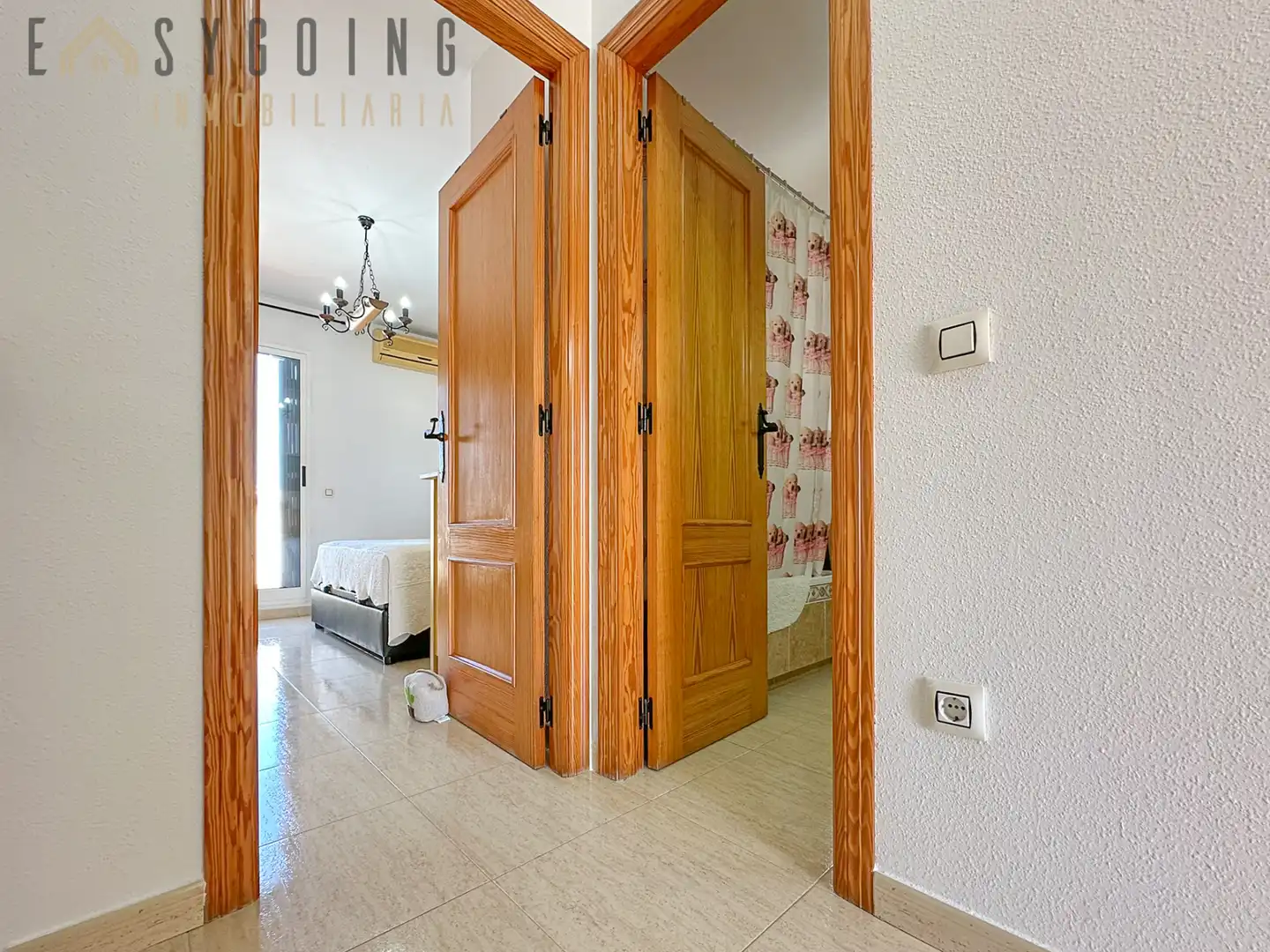 Einfamilien-Reihenhaus zum Verkauf in Santa Pola mit Klimaanlage, Terrasse und Gemeinschaftspool