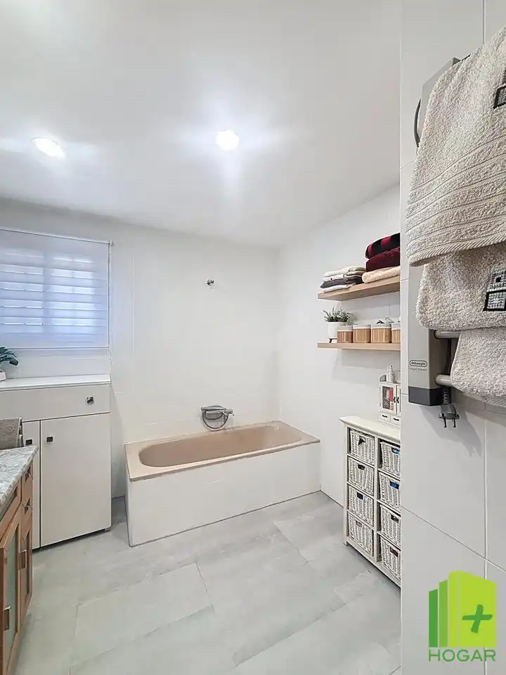 Baño de Ático de alquiler en Jaén con Aire acondicionado, Terraza y Amueblado
