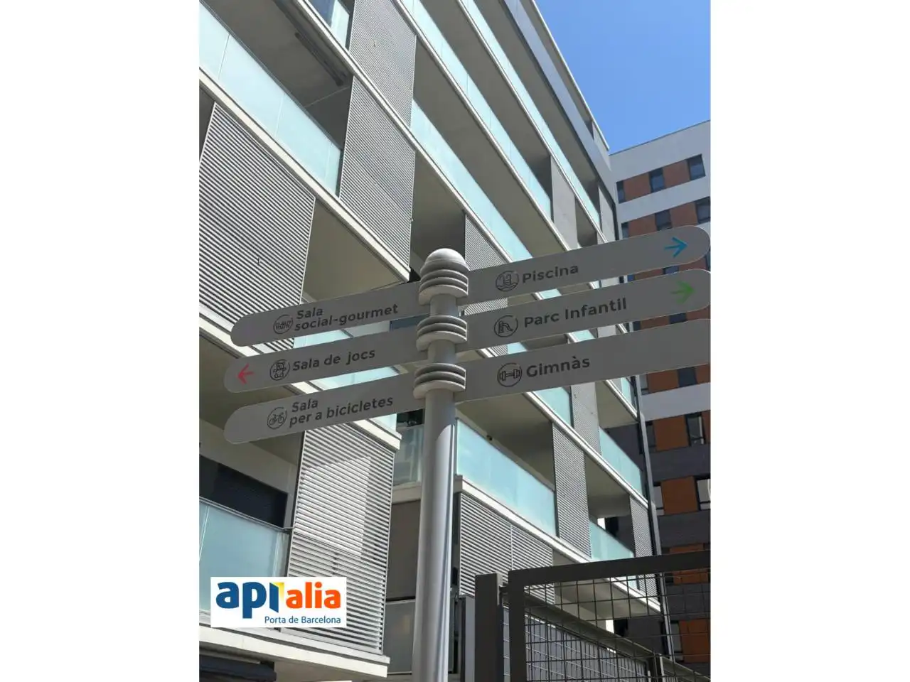 Außenansicht von Wohnung zum Verkauf in Sant Feliu de Llobregat mit Balkon und Gemeinschaftspool