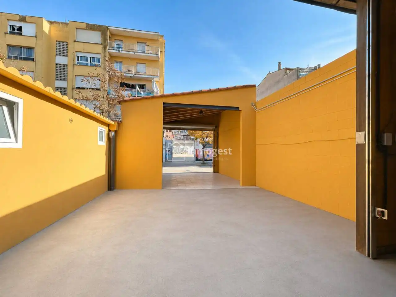 Vista exterior de Nave industrial en venta en Salt
