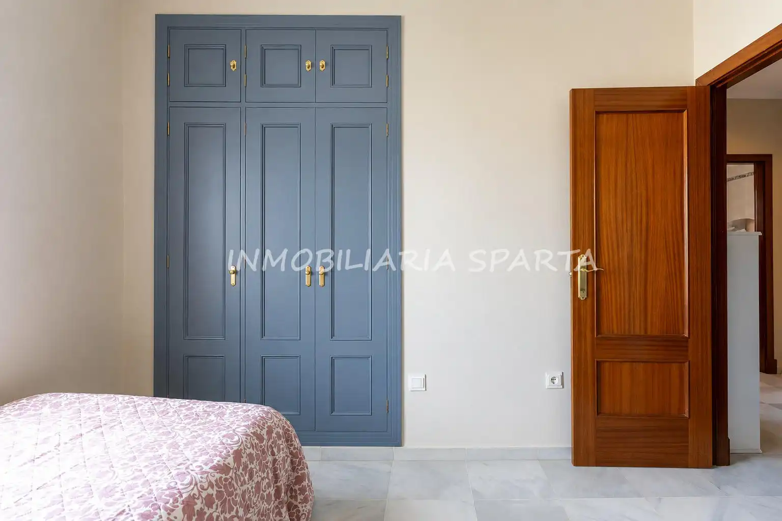 Dormitori de Casa adosada en venda en Espartinas amb Aire condicionat, Jardí privat i Forn