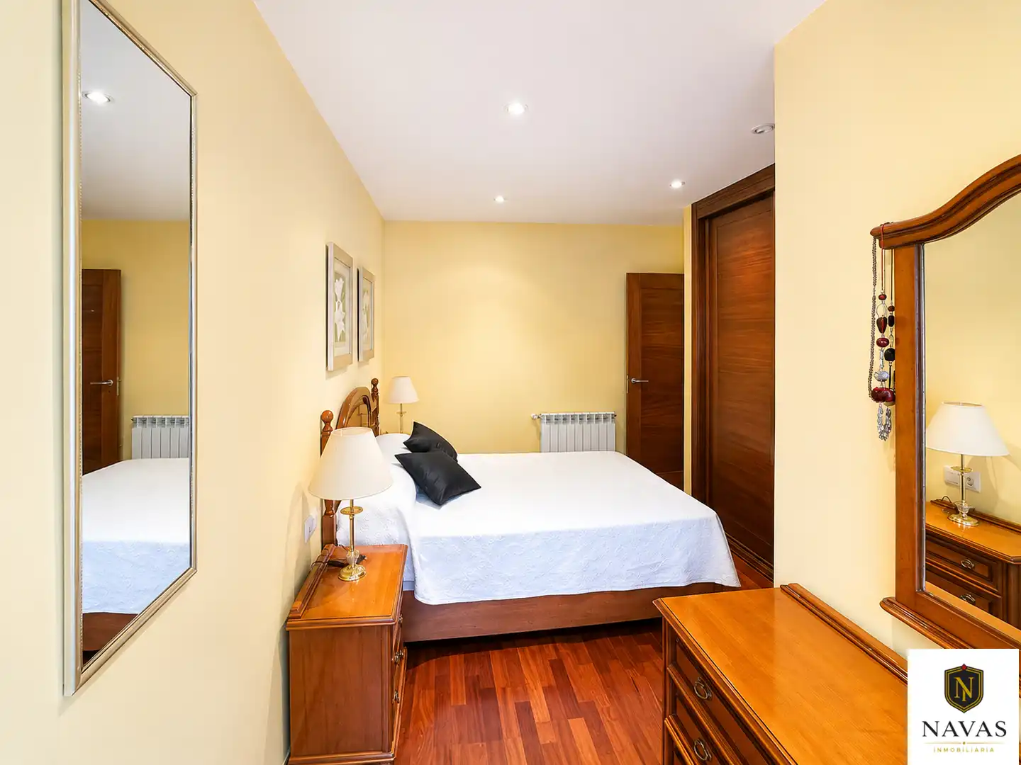 Bedroom of Flat for sale in Vigo   with Heating, Parquet flooring and Furnished