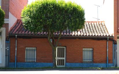 Exterior view of House or chalet for sale in Medina del Campo