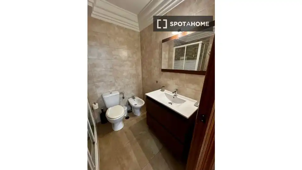 Baño de Piso de alquiler en Alicante / Alacant con Aire acondicionado, Calefacción y Amueblado