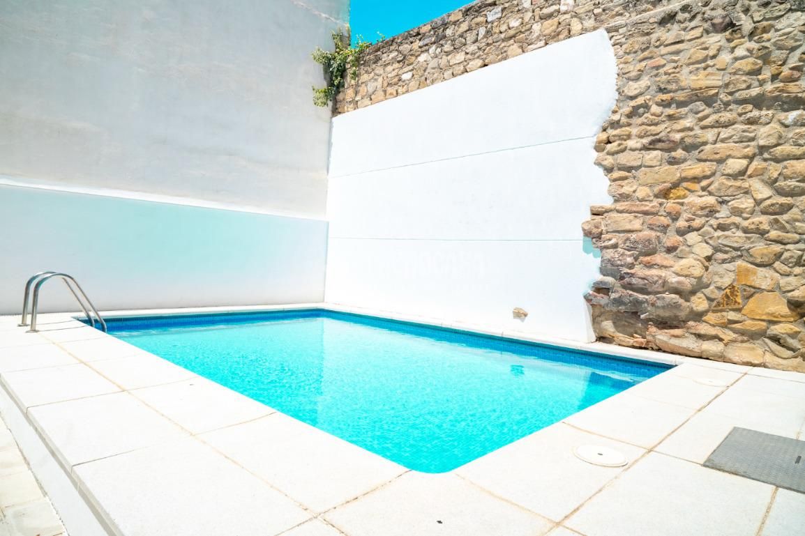 Piscina de Pis en venda en Úbeda amb Aire condicionat, Calefacció i Balcó
