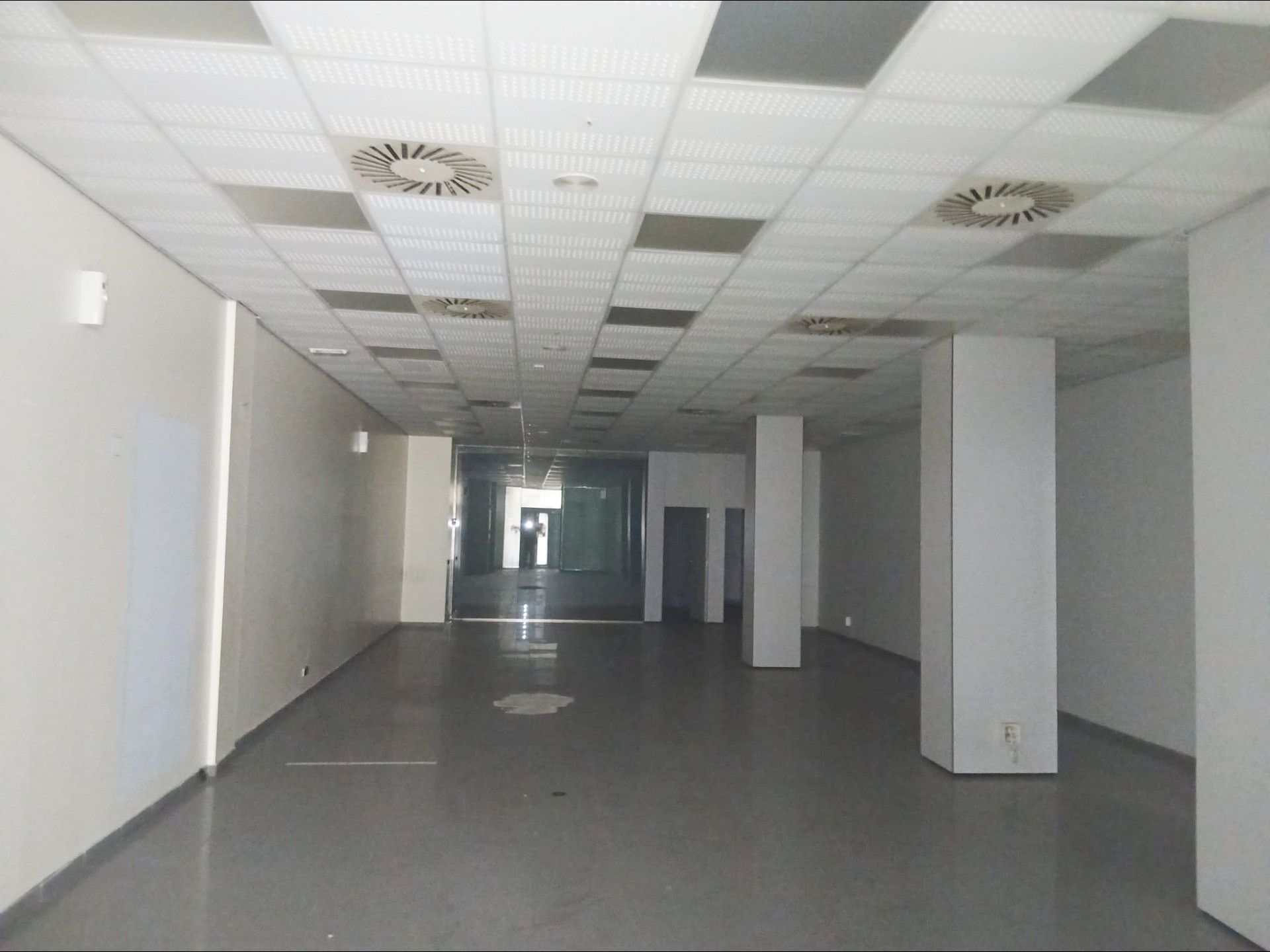 Local de lloguer a Carretera Carretera de Valls, Centre