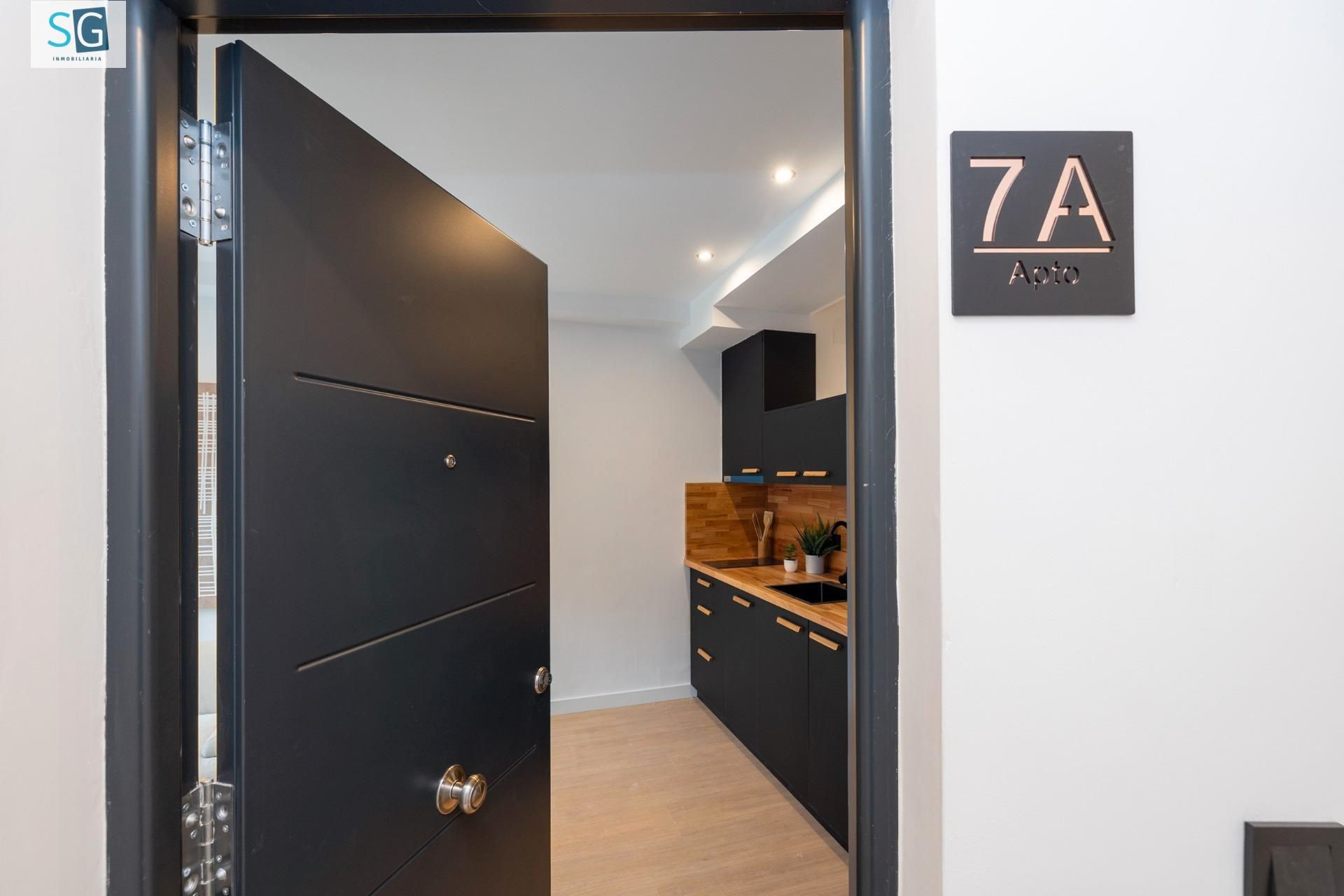 Study for sale in  Granada Capital  with Air Conditioner and Furnished