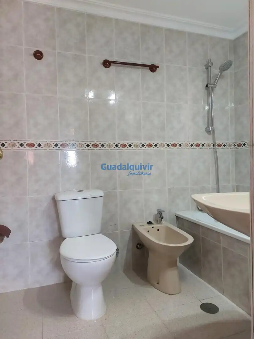 Bathroom of Flat for rent in Montequinto  with Air Conditioner, Private garden and Terrace
