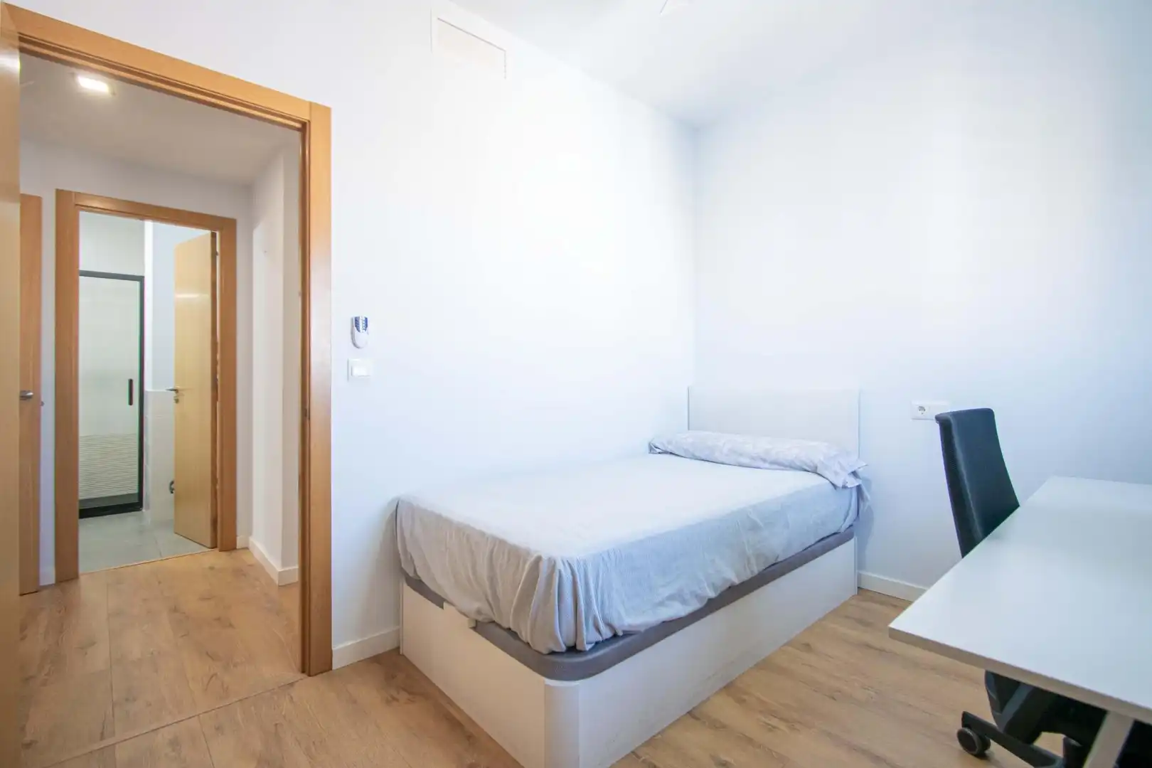 Habitación de Piso en venta en Sevilla con Aire acondicionado, Calefacción y Terraza