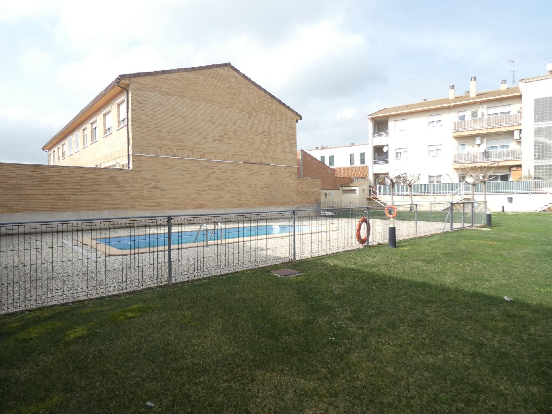 Piscina de Pis de lloguer en Pinseque amb Aire condicionat, Calefacció i Jardí privat