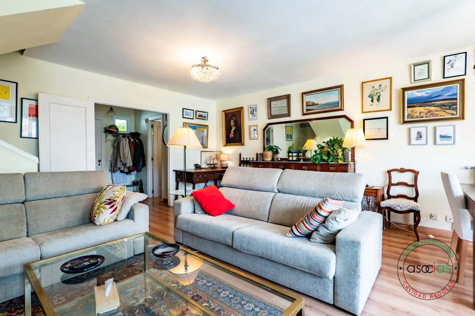 Sala d'estar de Casa o xalet en venda en Siero amb Calefacció, Jardí privat i Parquet