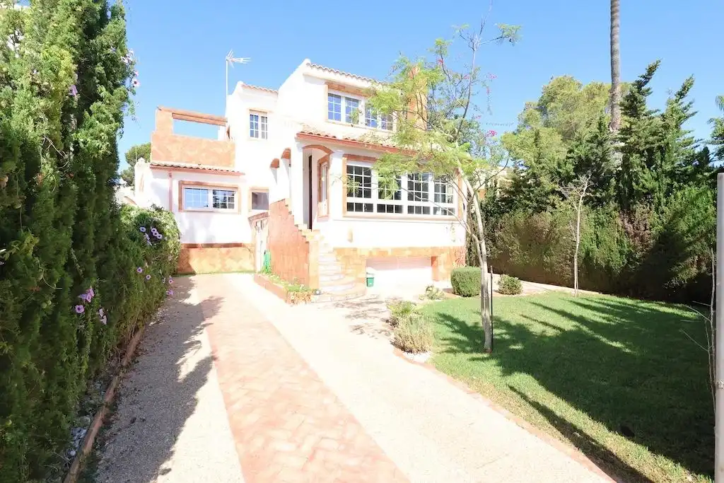 Jardí de Casa o xalet en venda en Orihuela amb Aire condicionat, Jardí privat i Terrassa