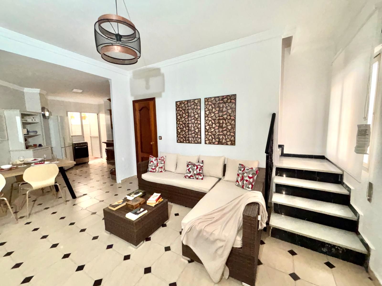 Sala d'estar de Casa adosada en venda en Málaga Capital amb Aire condicionat, Terrassa i Moblat