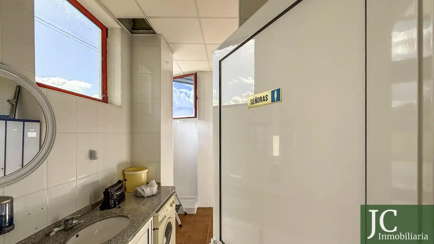 Baño de Nave industrial en venta en Guriezo
