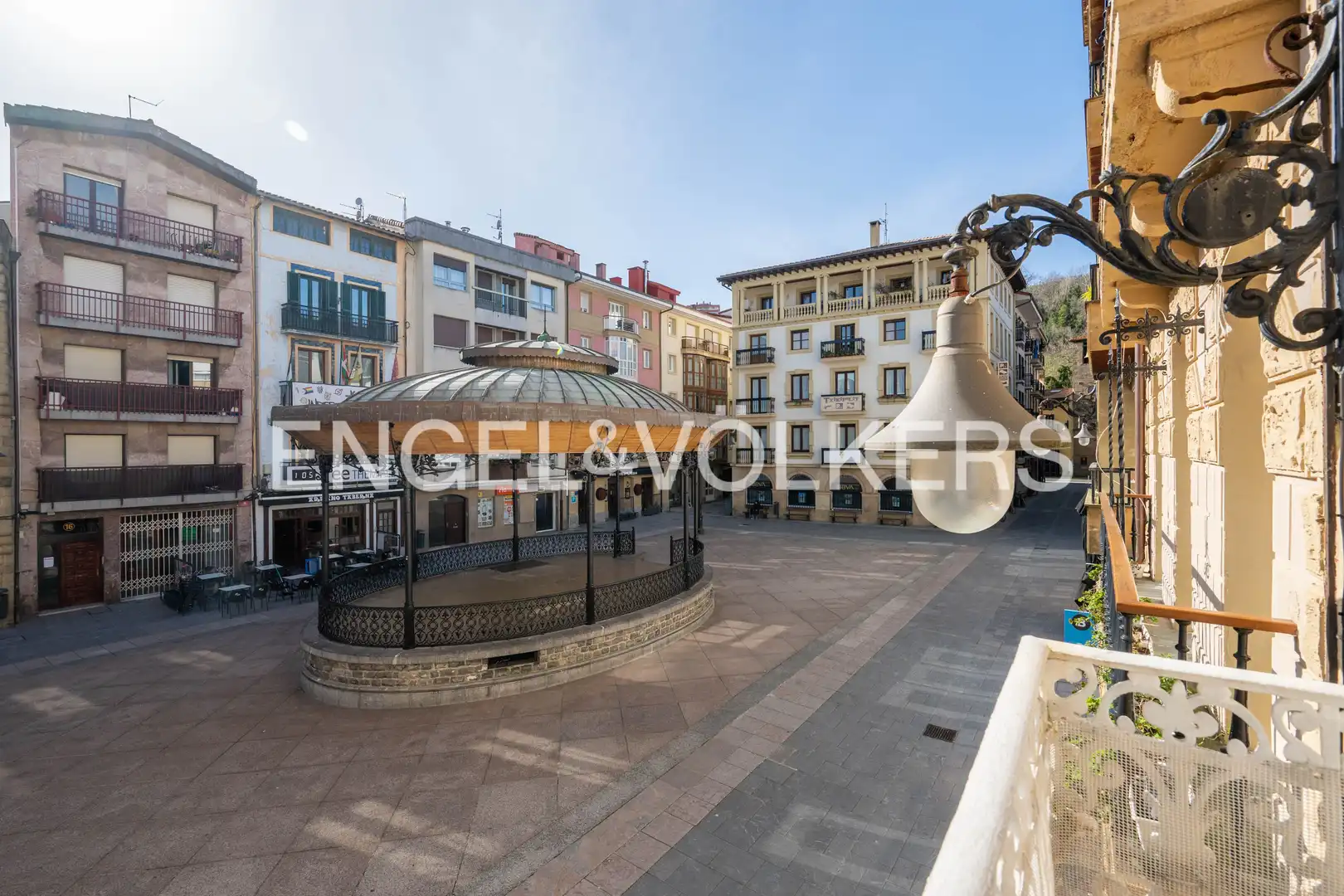 Vista exterior de Apartament en venda en Zarautz amb Calefacció, Moblat i Balcó