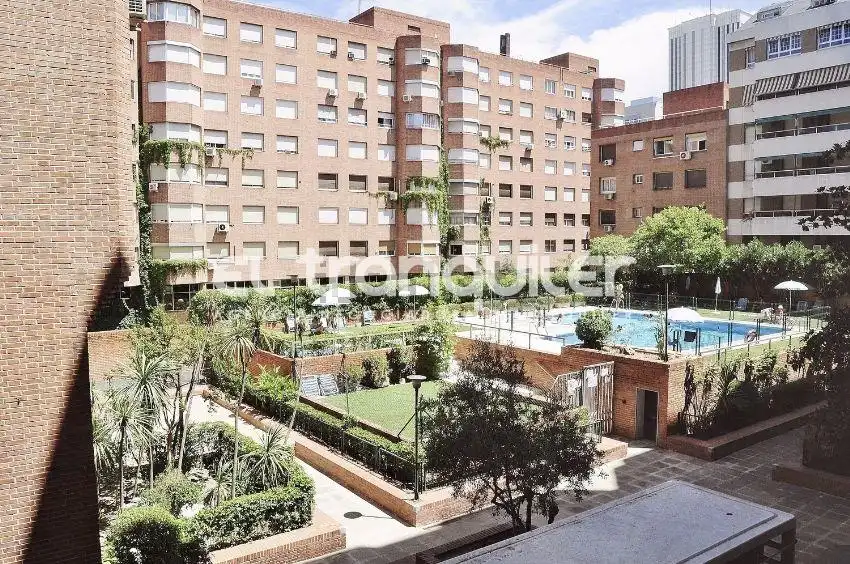 Außenansicht von Wohnung zum Verkauf in Madrid mit Klimaanlage, Parkett und Terrasse