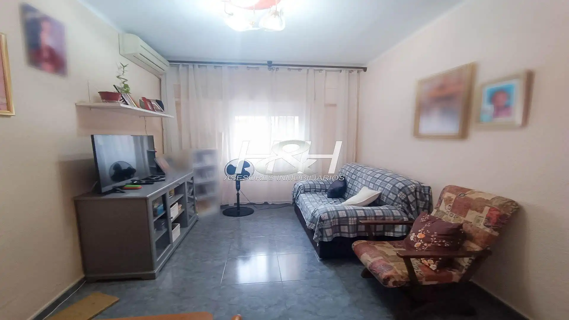 Sala d'estar de Casa o xalet en venda en Paterna amb Aire condicionat i Terrassa