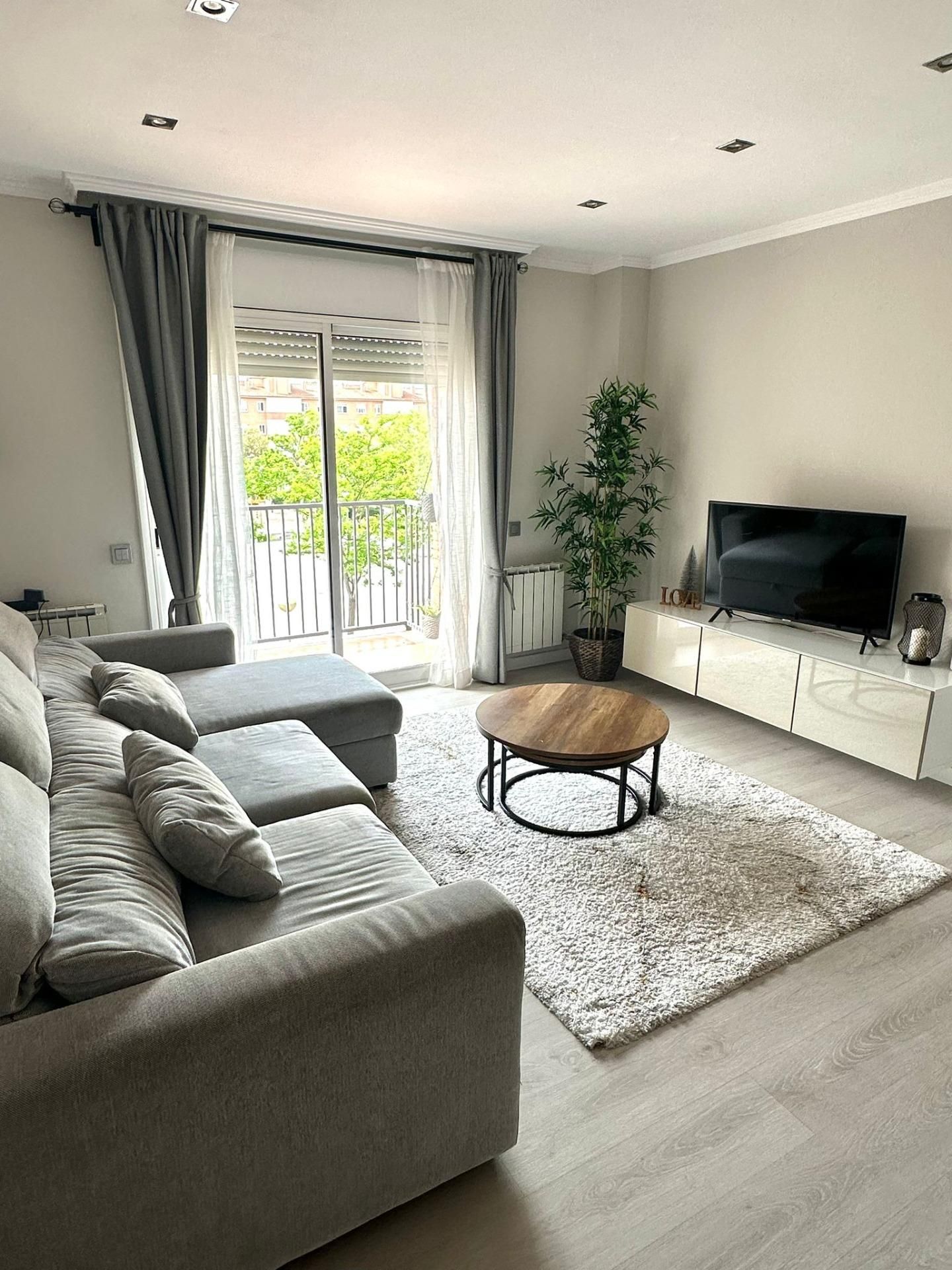 Sala de estar de Piso de alquiler en Montcada i Reixac con Aire acondicionado, Calefacción y Parquet