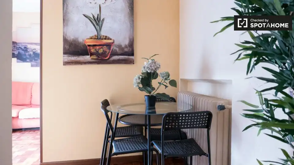 Room in Estación - Parque O'Donnell