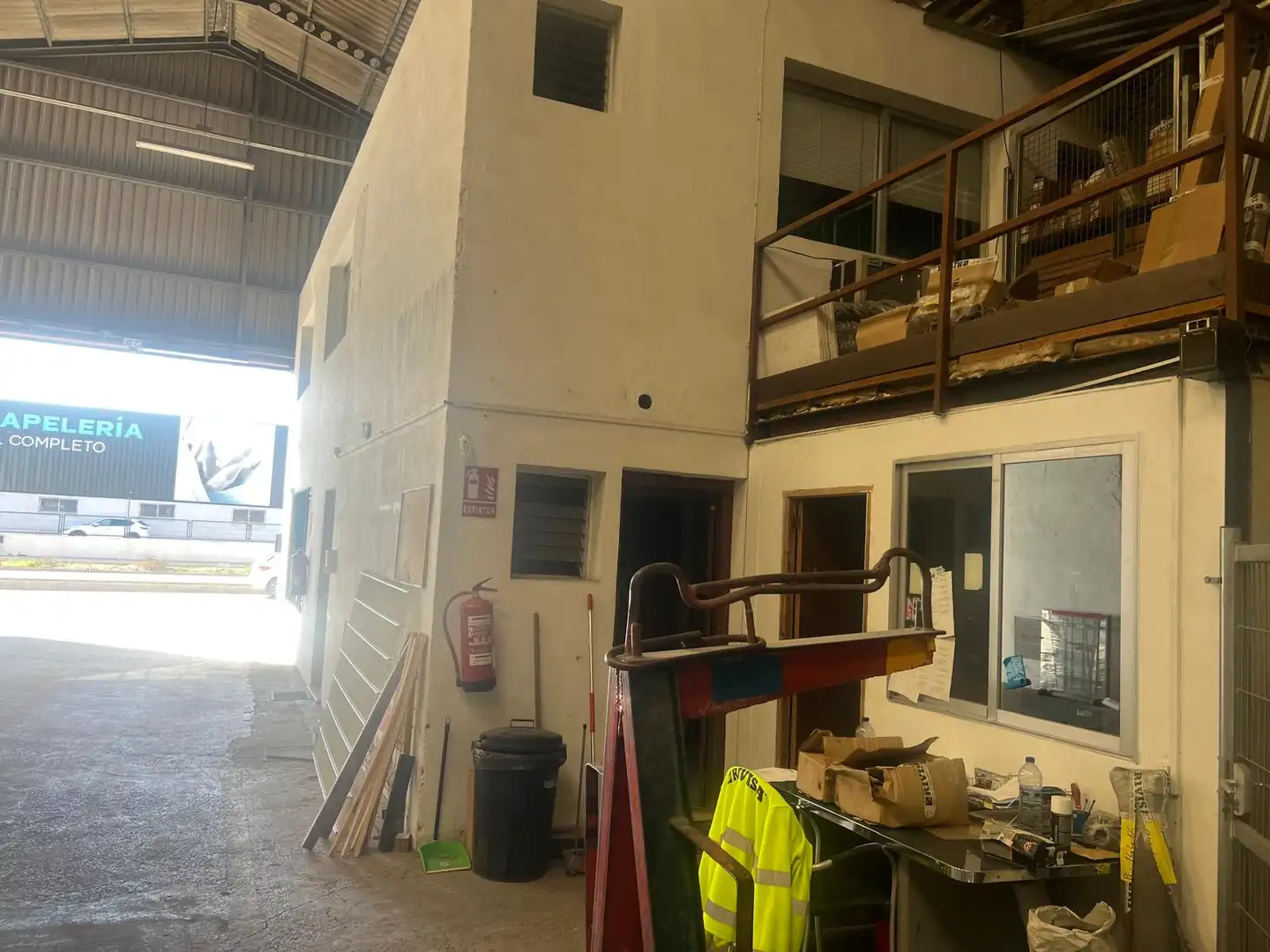 Vista exterior de Nau industrial en venda en Manises amb Alarma