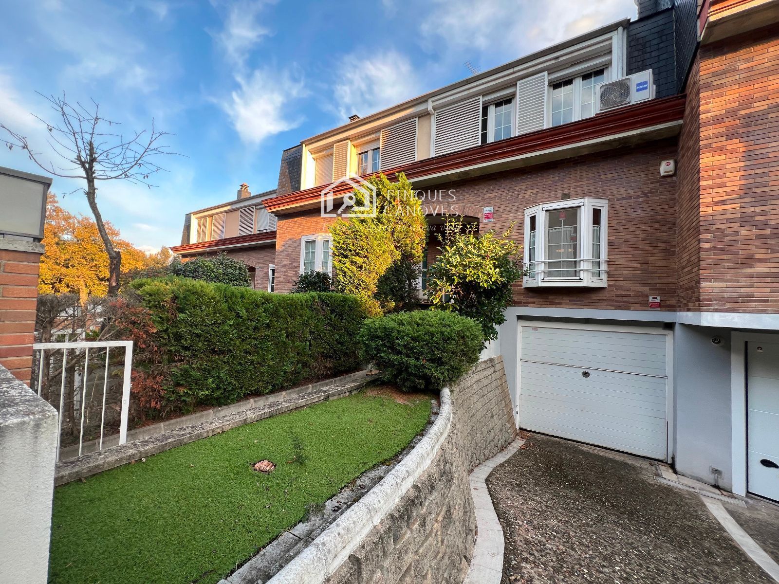 Vista exterior de Casa adosada en venta en Girona Capital con Aire acondicionado, Calefacción y Jardín privado