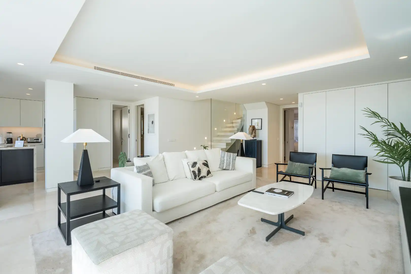 Sala de estar de Dúplex en venta en Marbella con Aire acondicionado, Terraza y Trastero