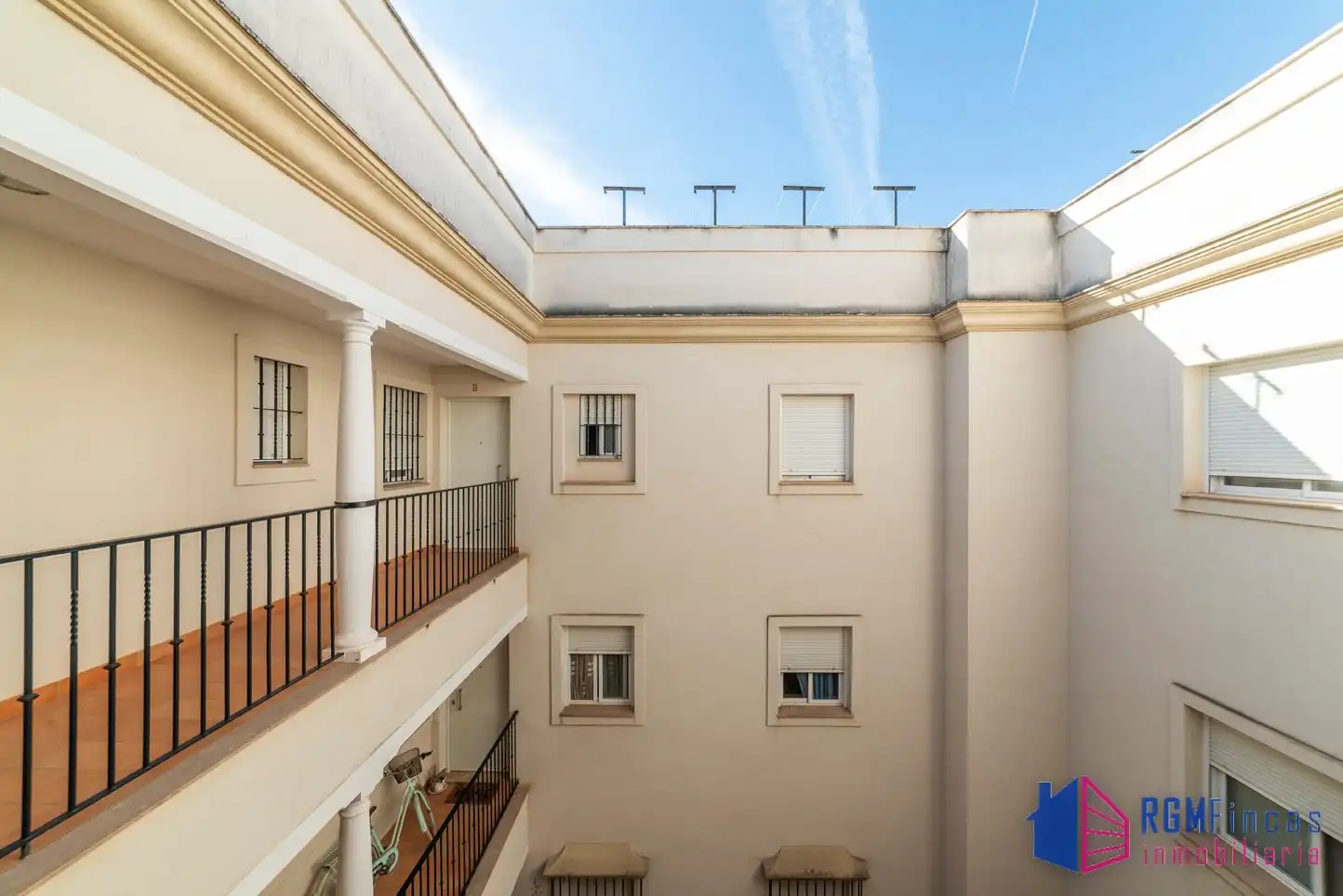 Vista exterior de Piso en venta en La Algaba, Sevilla