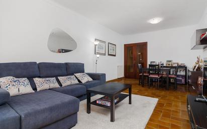 Sala d'estar de Casa o xalet en venda en Figueres amb Calefacció, Jardí privat i Terrassa