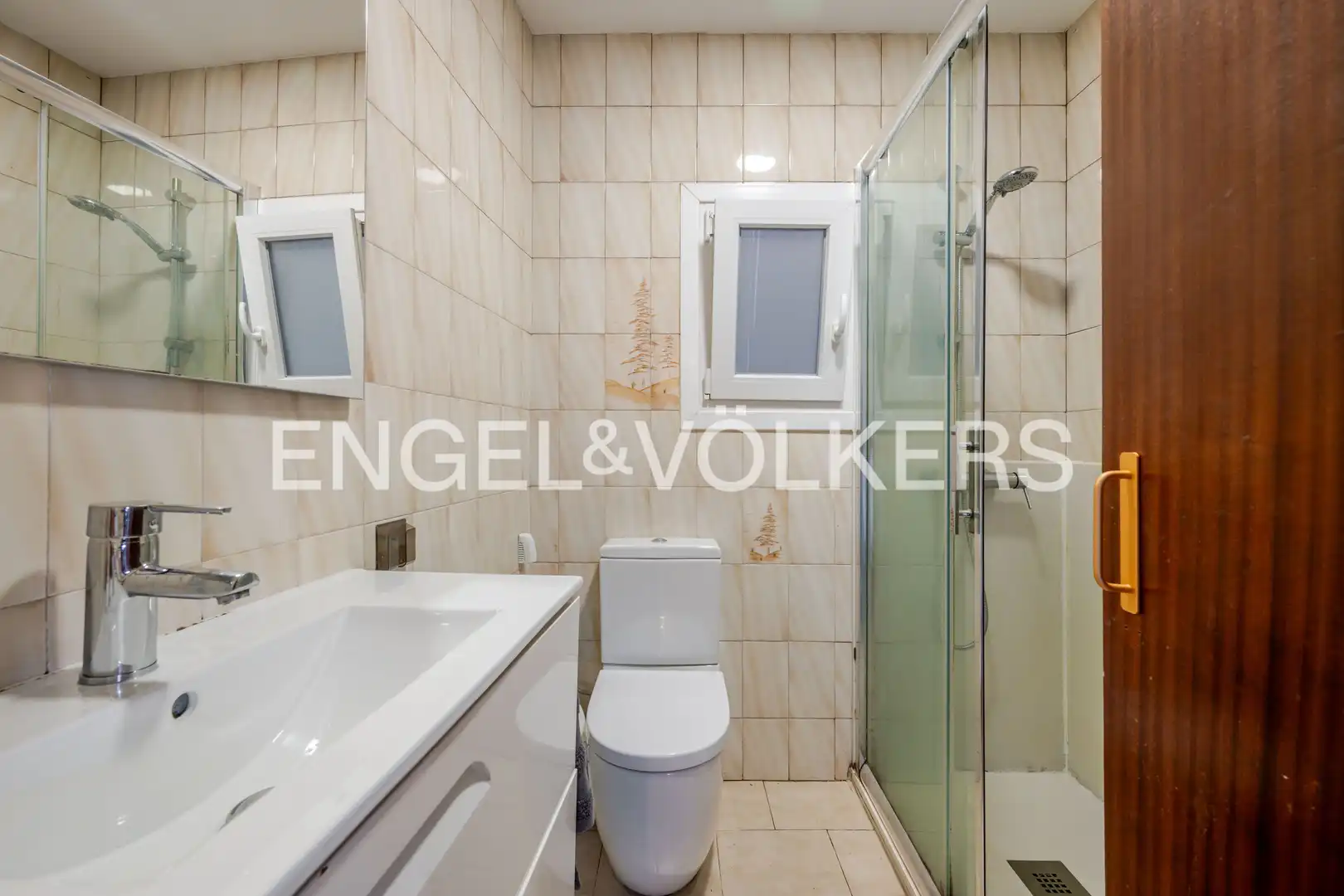 Baño de Piso en venta en Donostia - San Sebastián  con Calefacción y Balcón