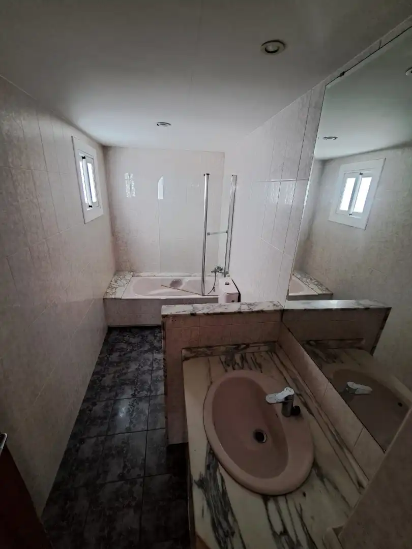 Baño de Piso en venta en Barcelona con Calefacción y Balcón