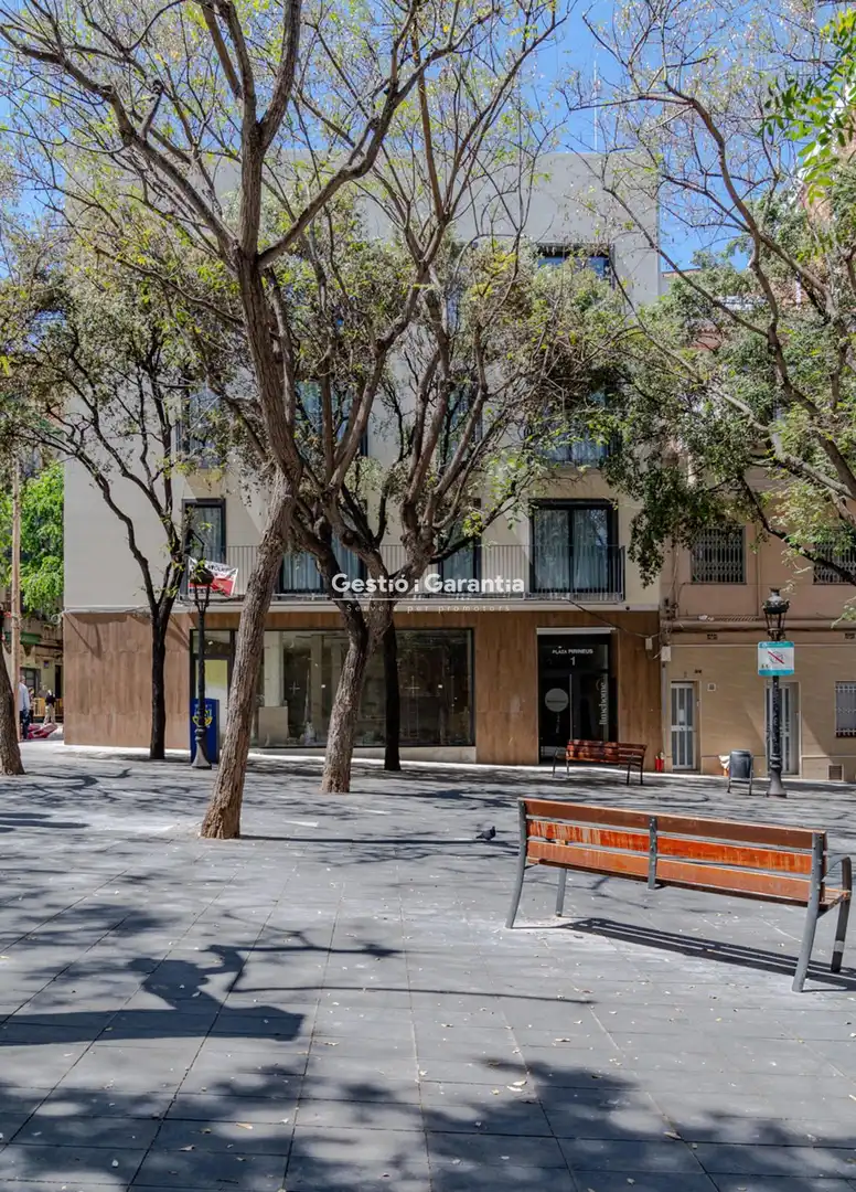Vista exterior de Piso en venta en L'Hospitalet de Llobregat con Terraza y Amueblado