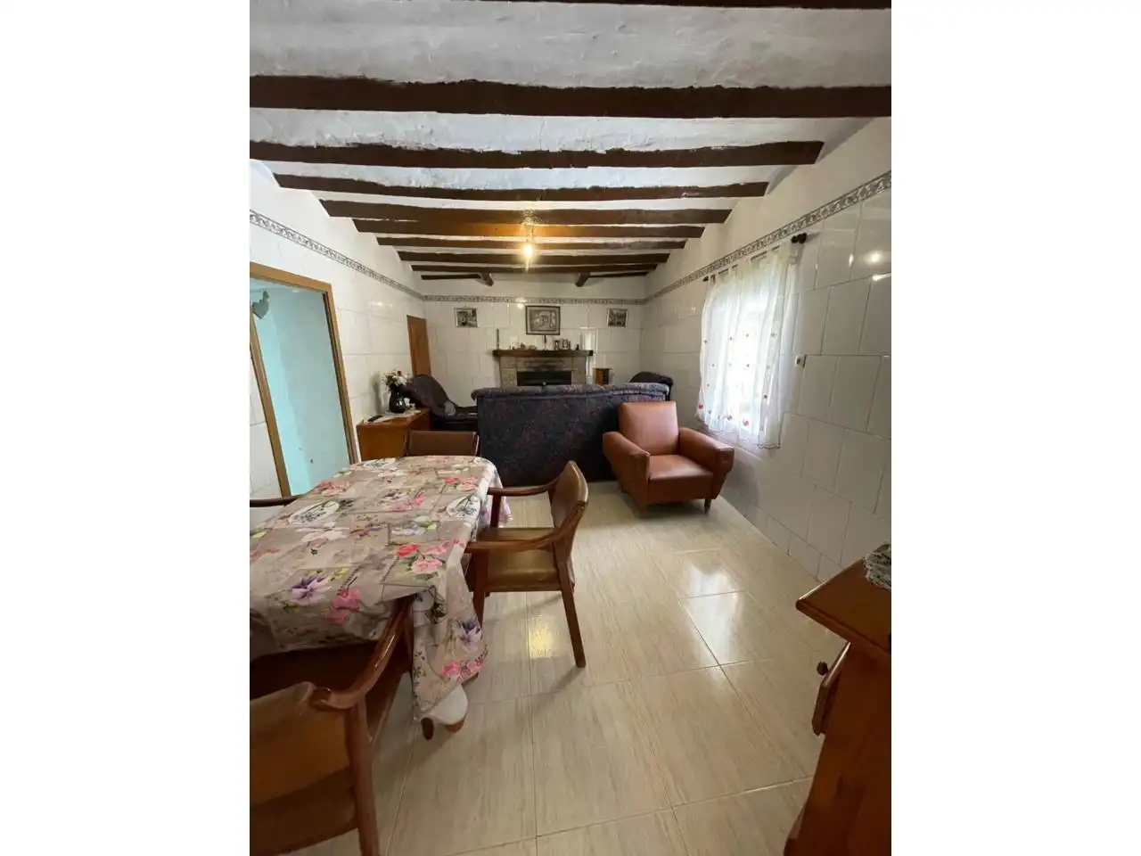 Sala d'estar de Casa o xalet en venda en Baza amb Moblat