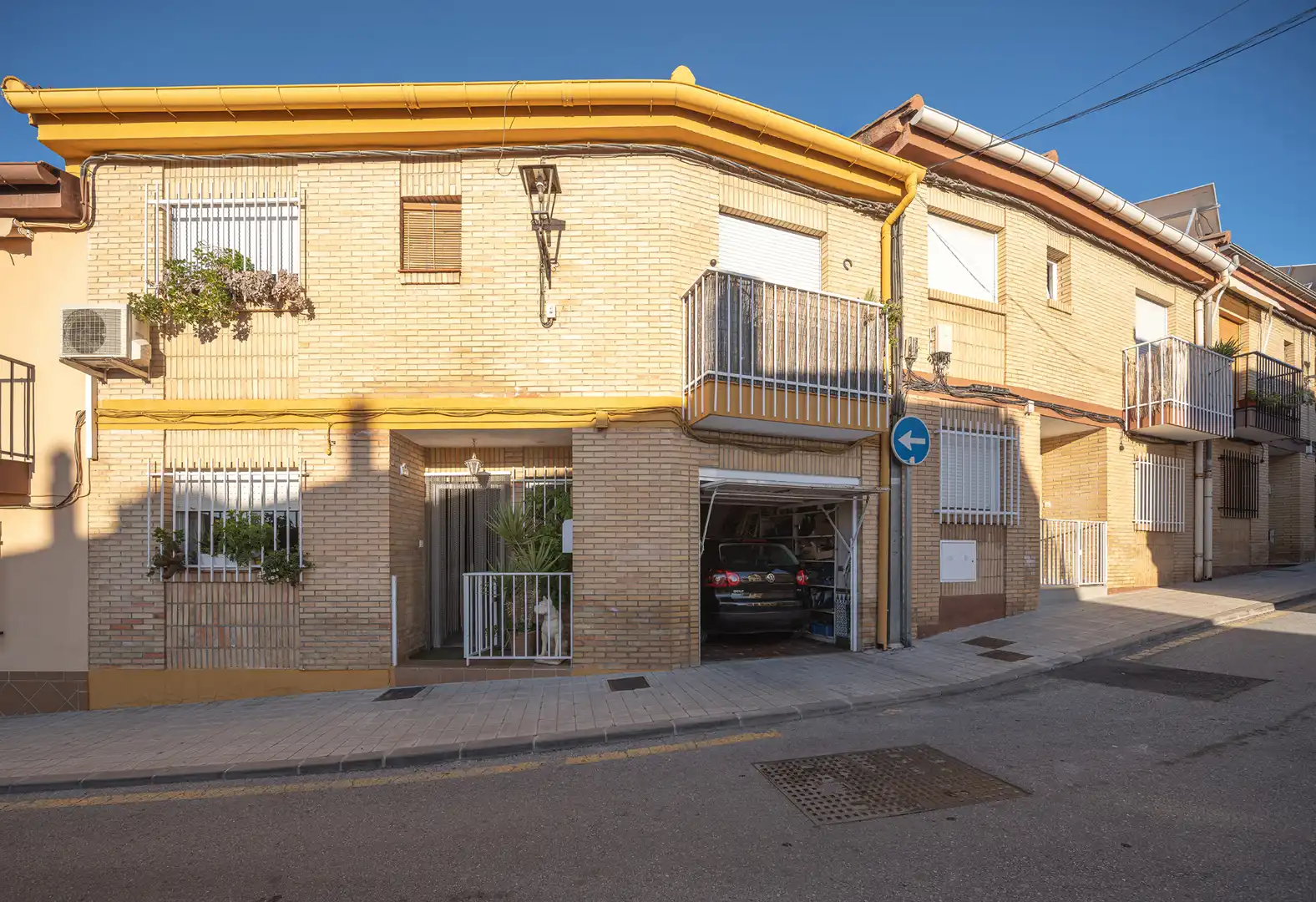 Vista exterior de Casa adosada en venta en Huétor Vega con Aire acondicionado, Terraza y Amueblado
