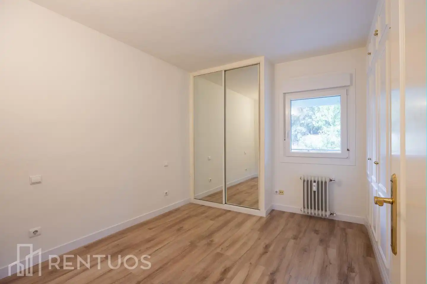 Wohnung zur Miete in Calle del Poeta Esteban de Villegas, Jerónimos