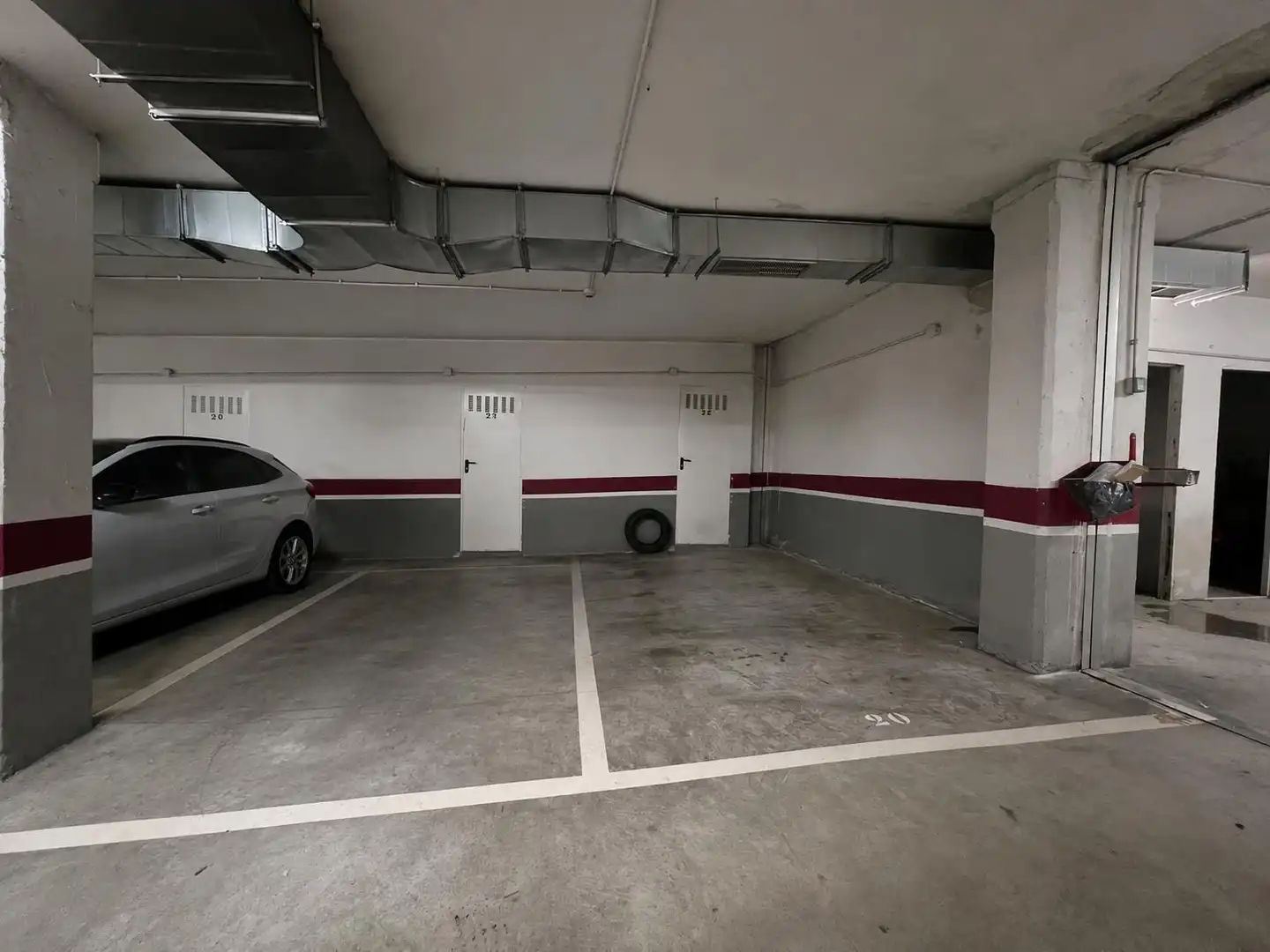 Parking de Piso de alquiler en Oviedo  con Calefacción, Terraza y Trastero