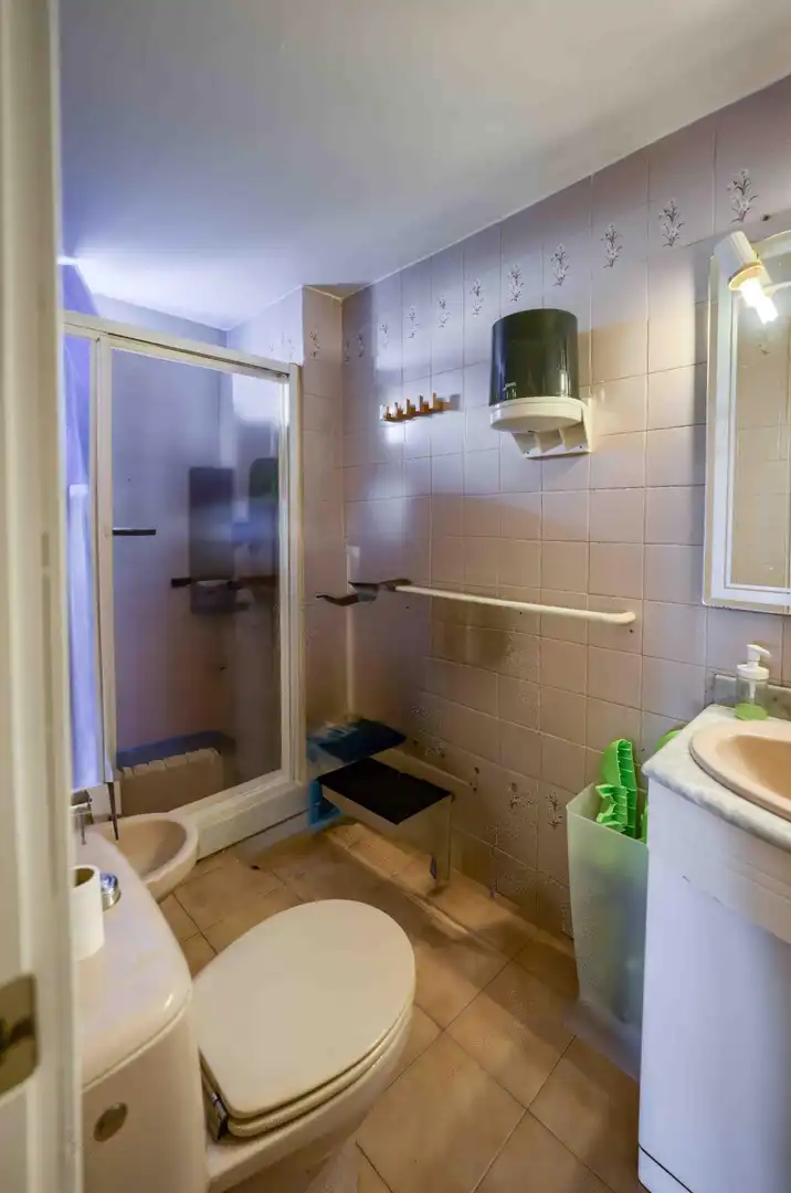 Badezimmer von Wohnung zum Verkauf in Sevilla mit Klimaanlage, Heizung und Abstellraum