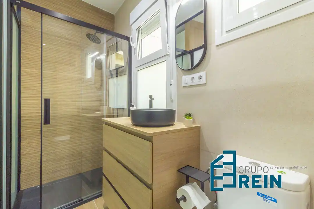 Baño de Piso de alquiler en Madrid con Aire acondicionado y Calefacción