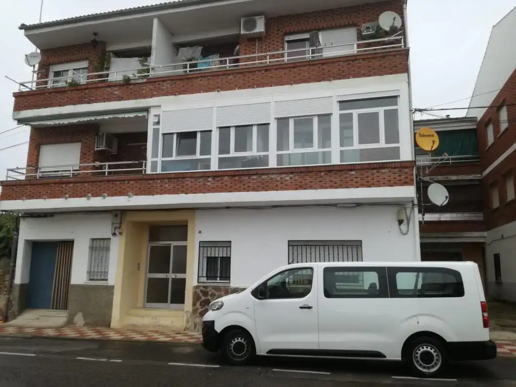 Vista exterior de Local en venta en Valdeobispo