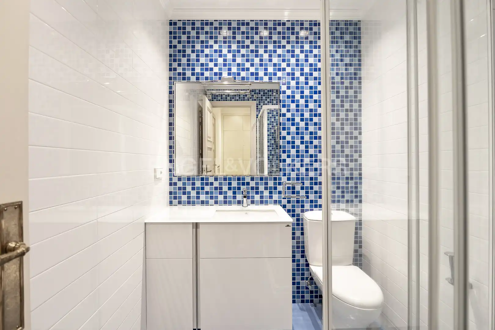 Badezimmer von Wohnung zur Miete in Madrid mit Klimaanlage und Heizung