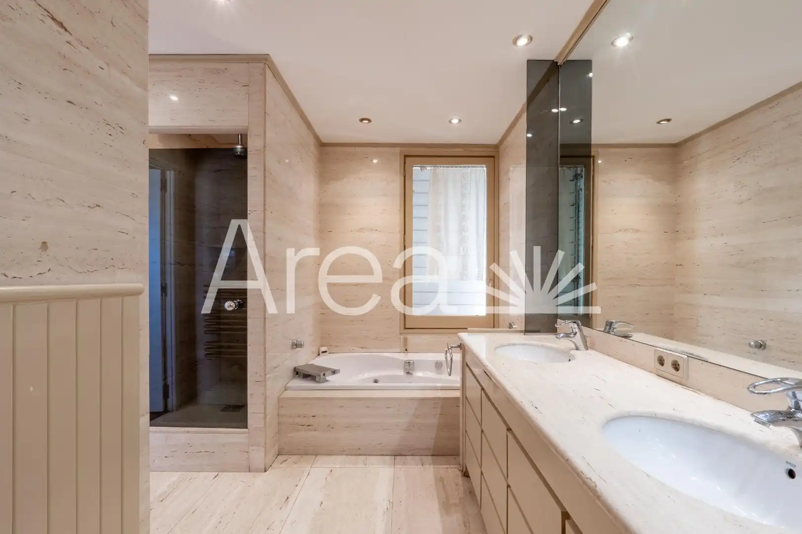 Bathroom of Houses for sale in Rocaferrera