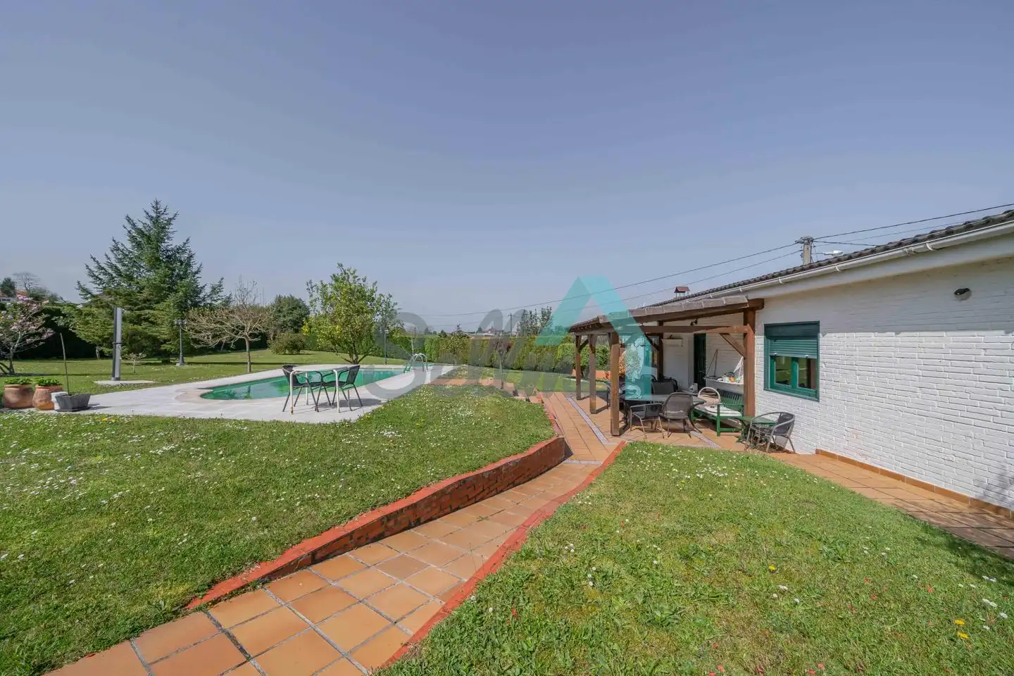 Jardí de Casa o xalet en venda en Oviedo  amb Calefacció, Jardí privat i Parquet
