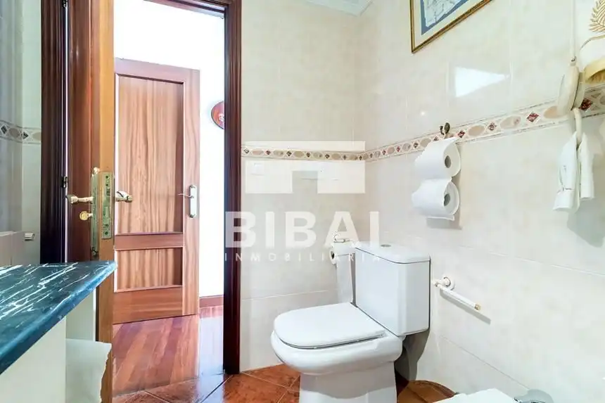 Badezimmer von Wohnung zum Verkauf in Arrasate / Mondragón mit Heizung, Terrasse und Balkon