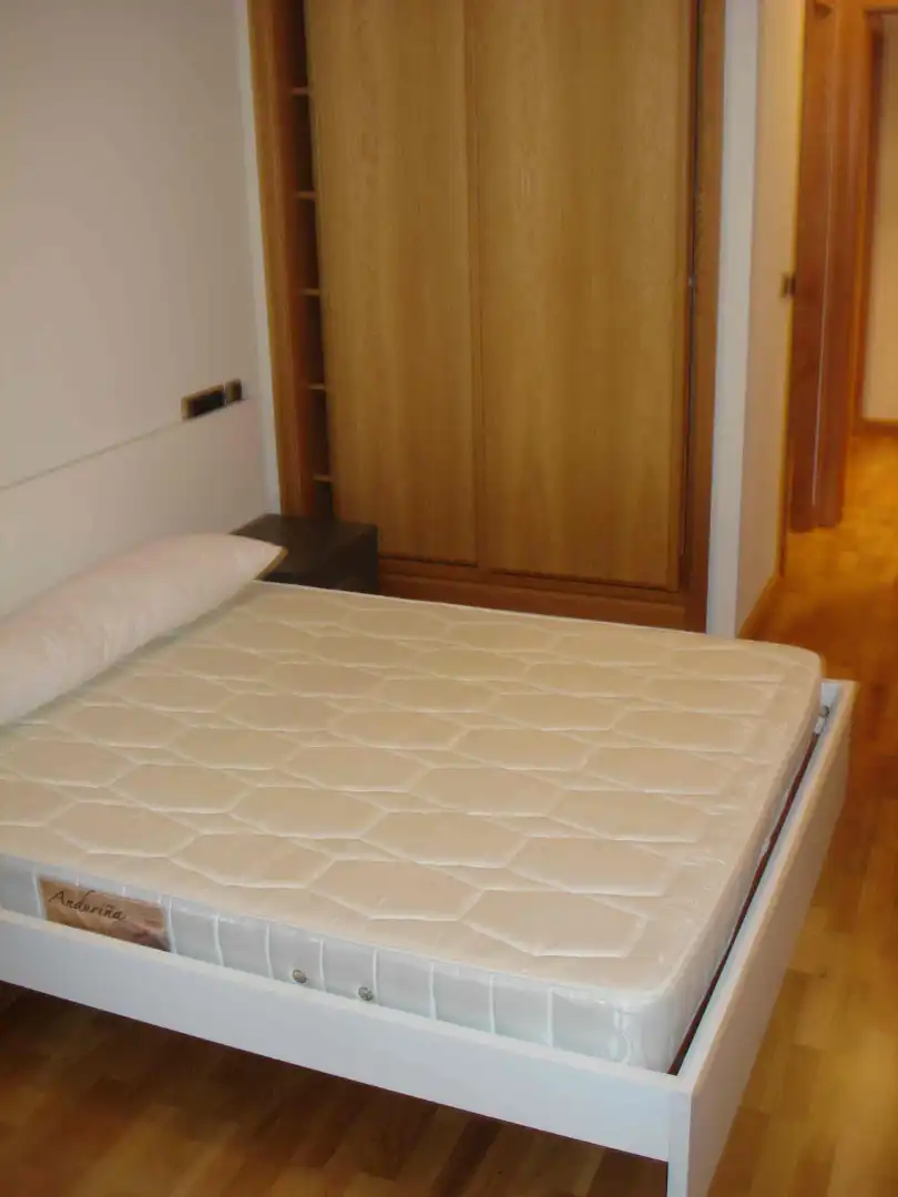 Dormitori de Apartament en venda en Narón amb Calefacció, Parquet i Traster