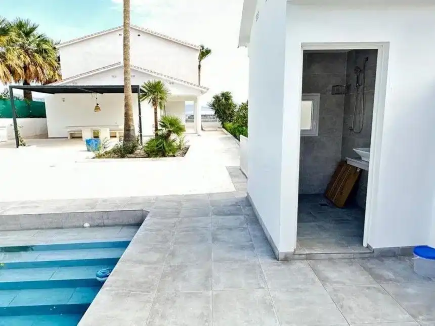 Piscina de Casa o xalet en venda en Vélez-Málaga amb Aire condicionat, Calefacció i Jardí privat