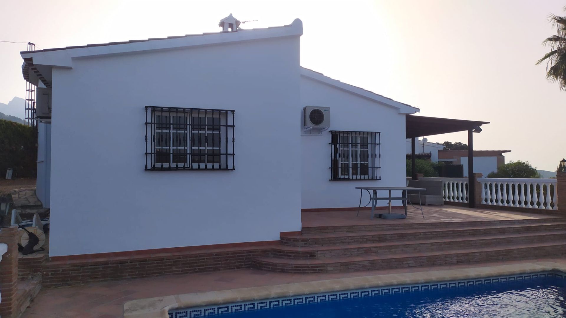 Vista exterior de Casa o xalet de lloguer en Frigiliana amb Aire condicionat, Terrassa i Piscina