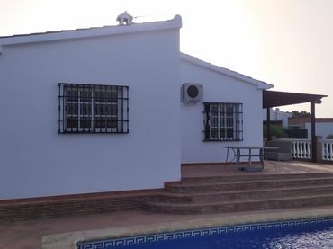 Chalet con piscina en alquiler en Camino de la Cruz 13