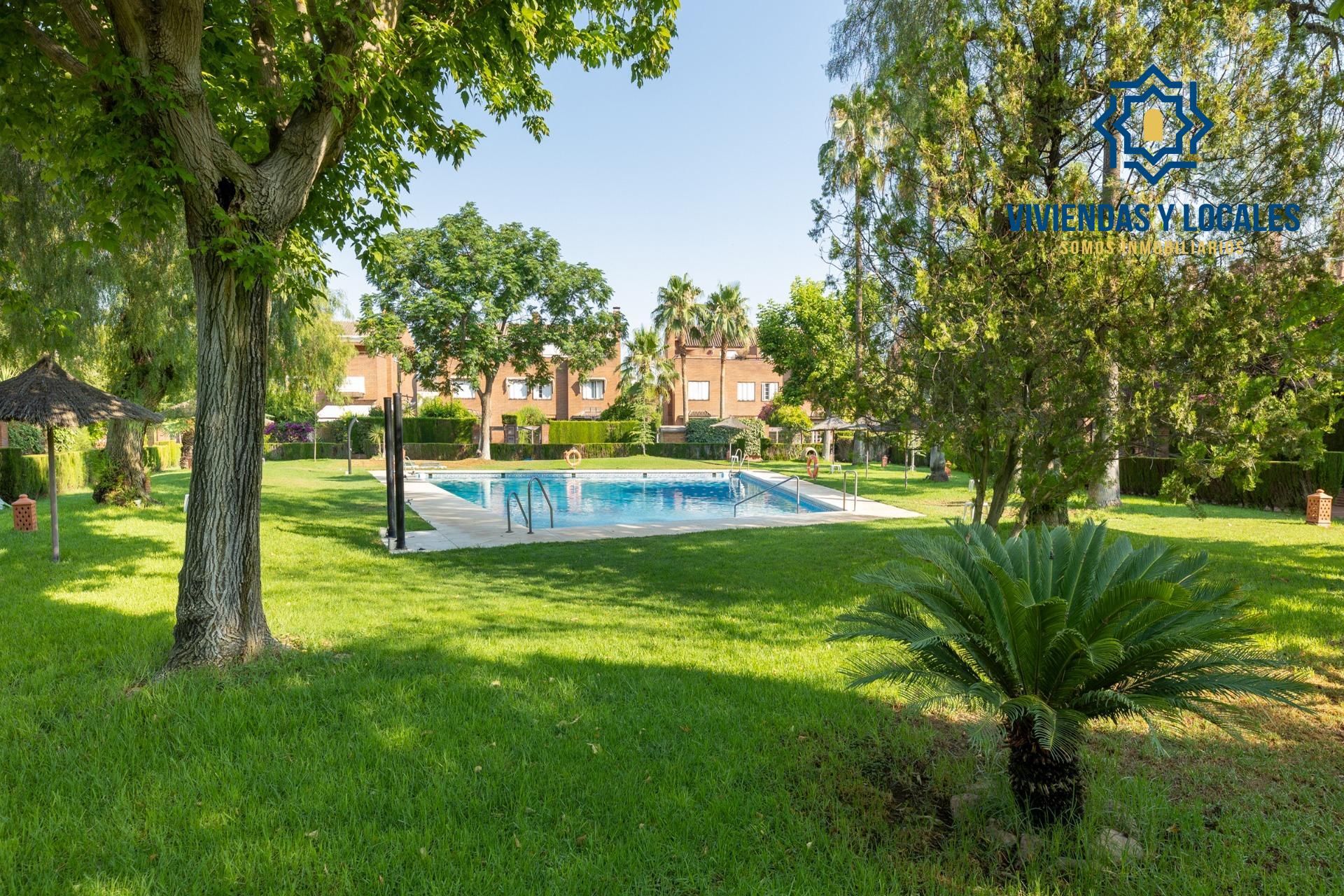 Jardín de Casa adosada en venta en  Granada Capital con Aire acondicionado, Calefacción y Jardín privado