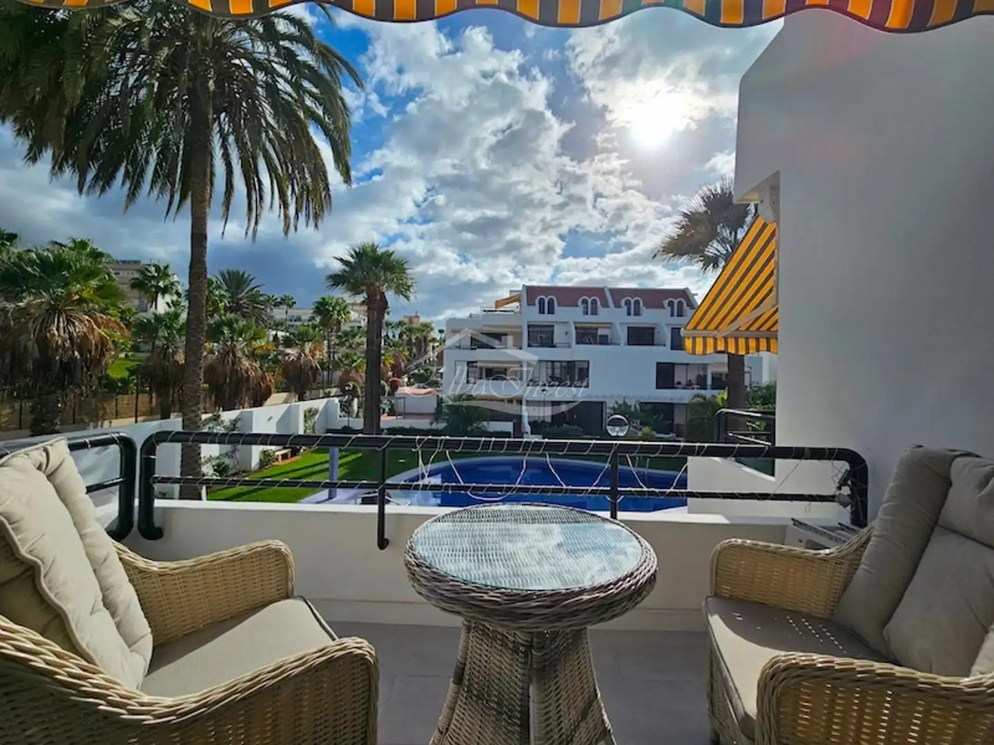 Vista exterior de Piso en venta en Arona con Aire acondicionado, Terraza y Piscina