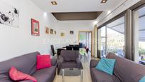 Sala d'estar de Casa o xalet en venda en Calafell amb Aire condicionat, Calefacció i Jardí privat