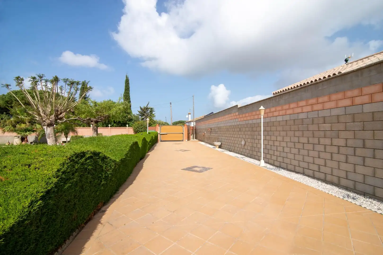 Exterior view of Houses for sale in Chiclana de la Frontera  with Air Conditioner, Private garden and Storage room